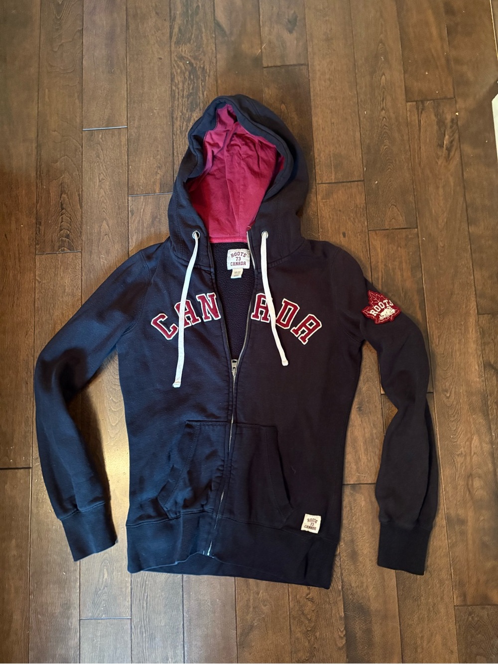 Vintage Roots 73 Canada Full Zip Hoodie - Black & Burgundy - Size XS